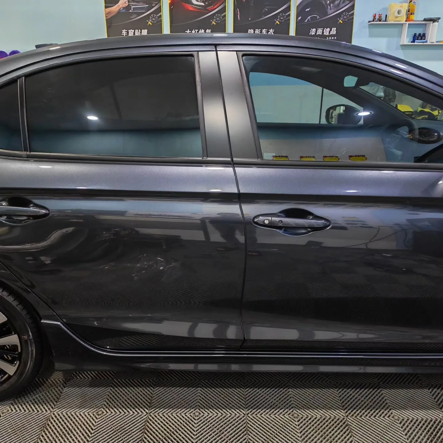 Side view of the Honda City’s doors and windows